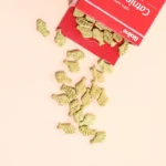 تشویقی بیسکوییتی گربه حاوی کت نیپ برند بایولاین طعم ماهی سالمون وزن 80 گرم Bioline Catnip Biscuits - Image 2